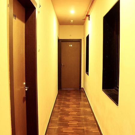 Hotel Trimoorti Kolkata Eksteriør bilde