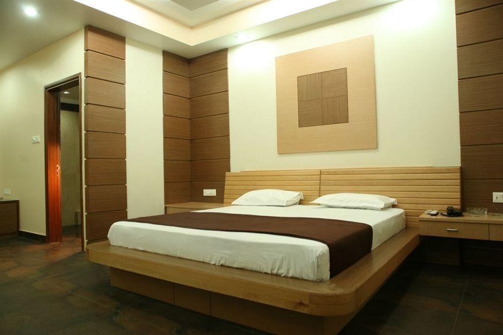 Hotel Trimoorti Kolkata Eksteriør bilde