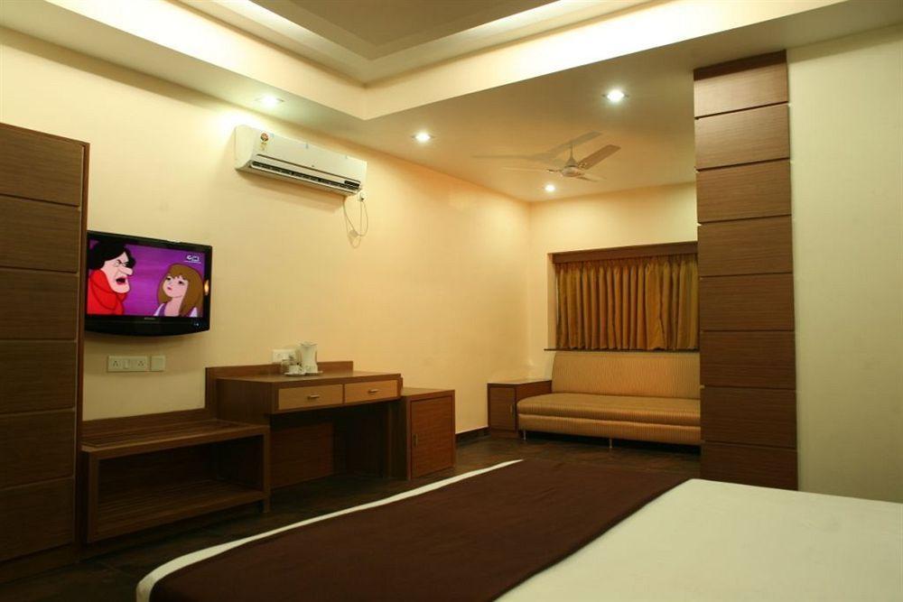 Hotel Trimoorti Kolkata Eksteriør bilde