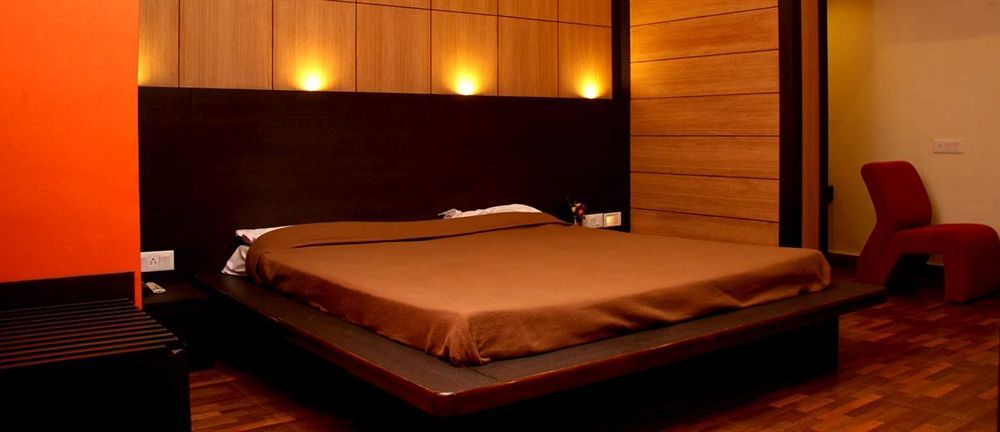 Hotel Trimoorti Kolkata Eksteriør bilde