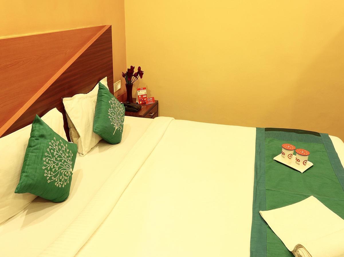 Hotel Trimoorti Kolkata Eksteriør bilde