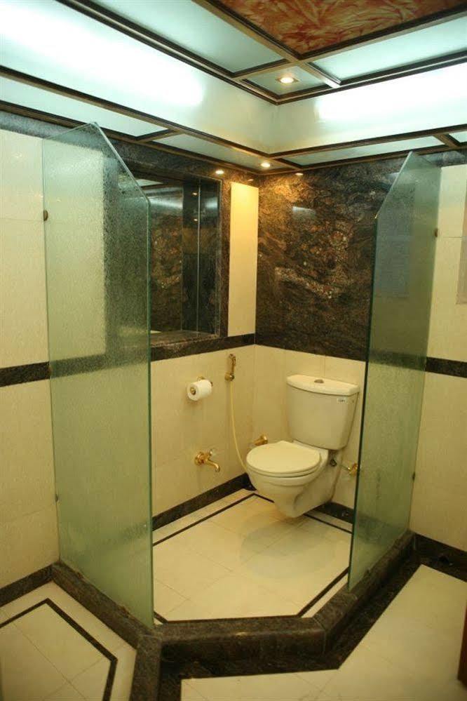 Hotel Trimoorti Kolkata Eksteriør bilde