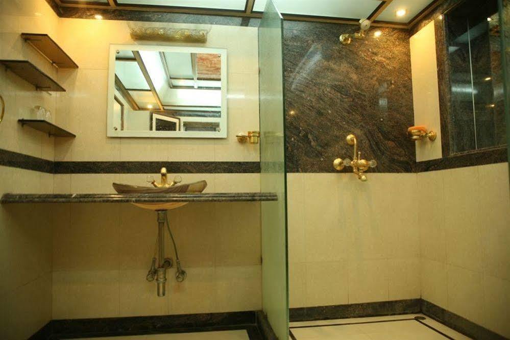 Hotel Trimoorti Kolkata Eksteriør bilde
