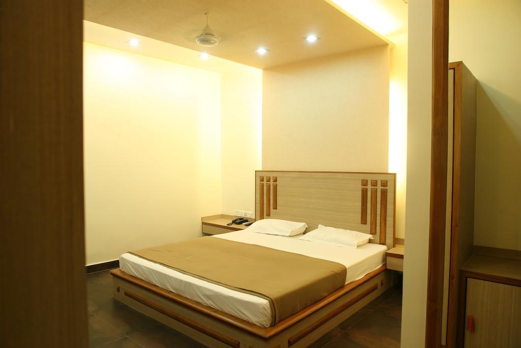 Hotel Trimoorti Kolkata Eksteriør bilde